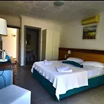 Hotel Uzum Tatil Evi 3*