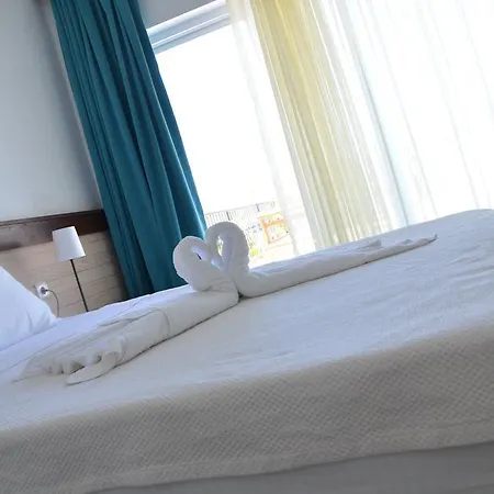 Hotel Uzum Tatil Evi 3*
