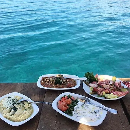 Hotel Uzum Tatil Evi 3*