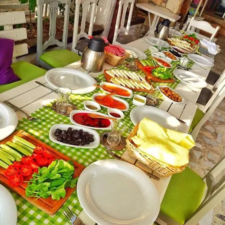 Hotel Uzum Tatil Evi 3*