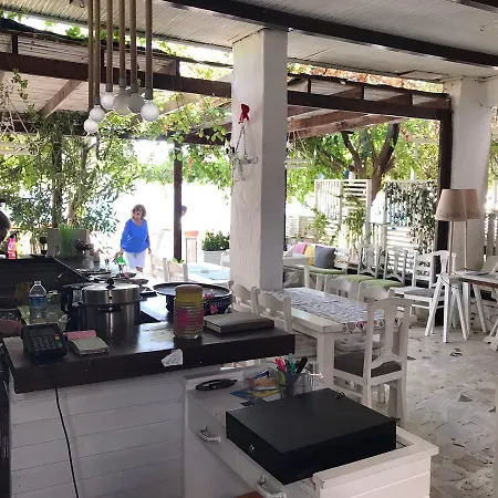 Hotel Uzum Tatil Evi 3*