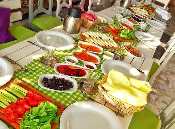 Hotel Uzum Tatil Evi 3*