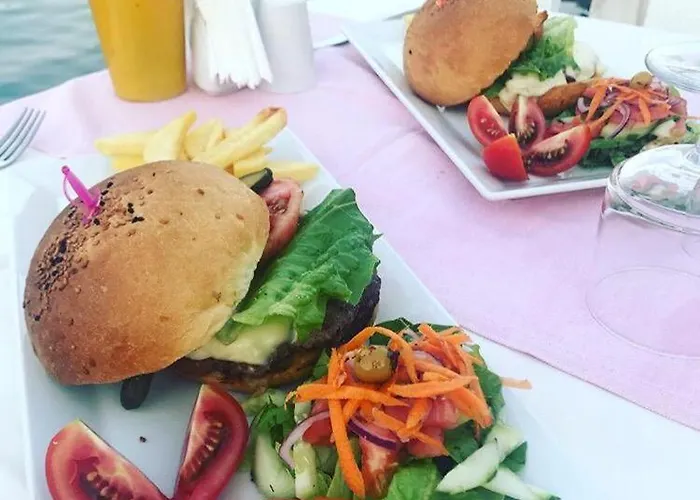 Hotel Uzum Tatil Evi 3*